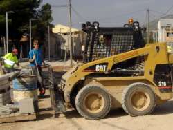 Retro-excavadora mini CAT 216H